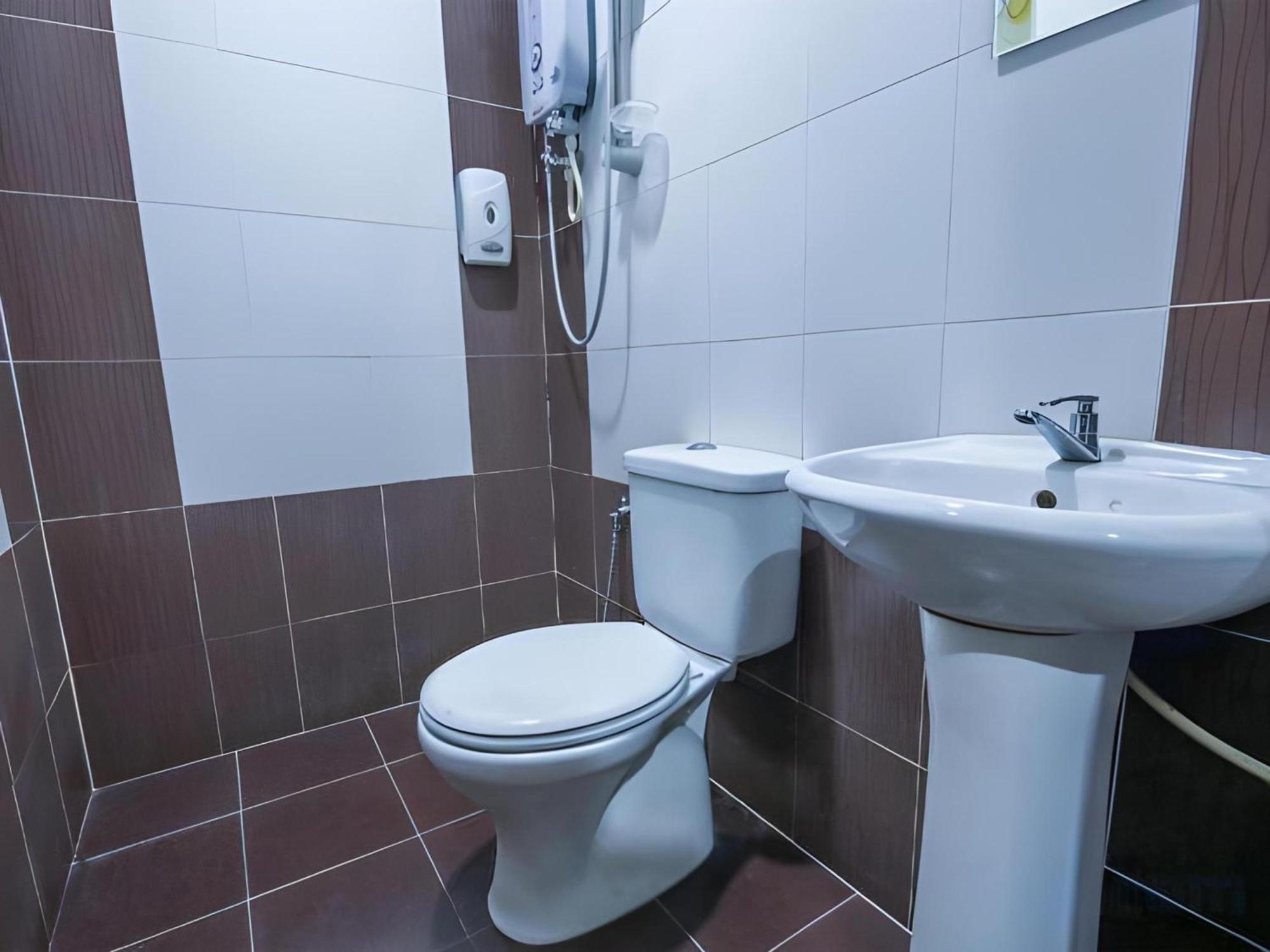 Capital O 812 Hotel Smc Seksyen 13 Shah Alam Exteriör bild